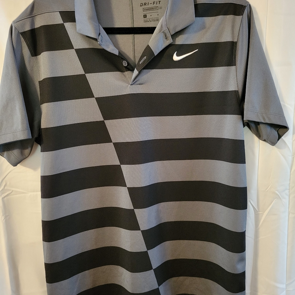 Nike Dri-Fit Medium Short Sleeve Shirt
